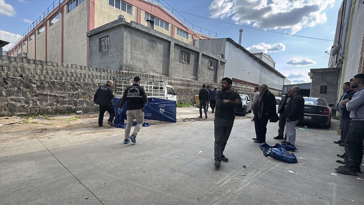 Gaziantep'te Tırın Çarptığı 5 Yaşındaki Çocuk Hayatını Kaybetti