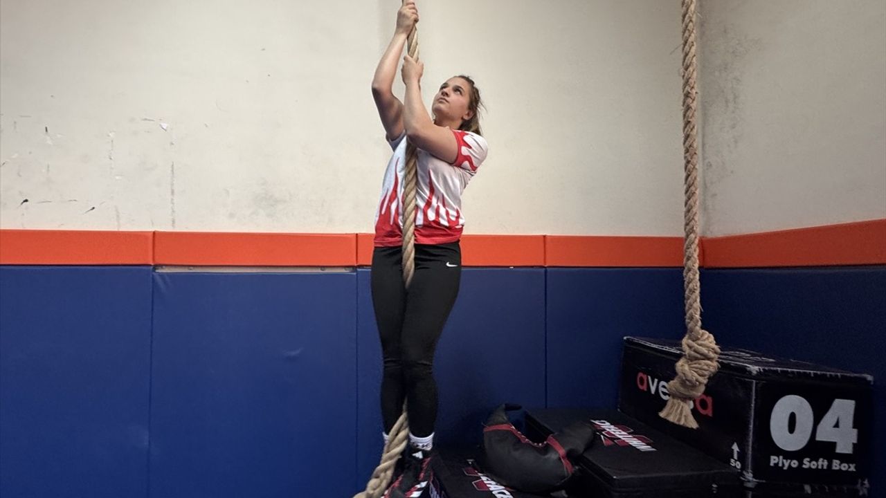 Genç Kadın Güreşçiler Uluslararası Başarı İçin Hazırlanıyor