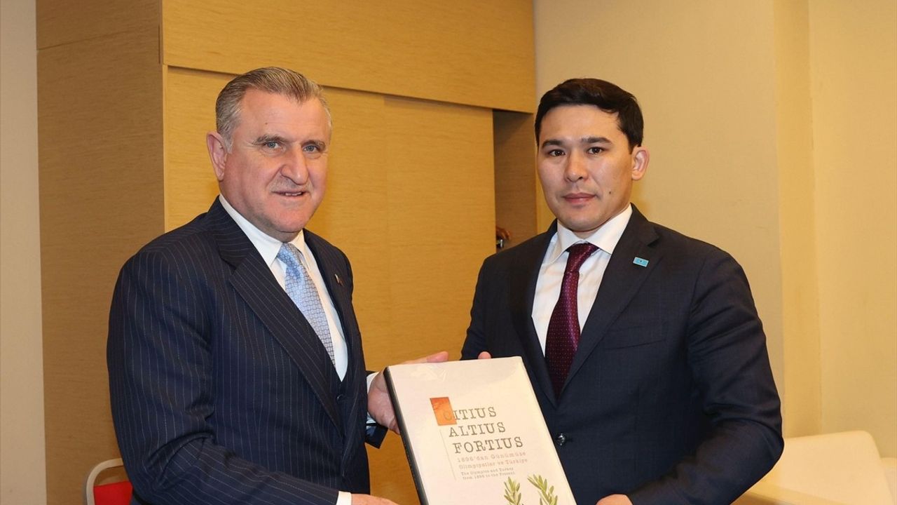 Gençlik ve Spor Bakanı Osman Aşkın Bak, Rusya'da Mevkidaşı ile Görüştü