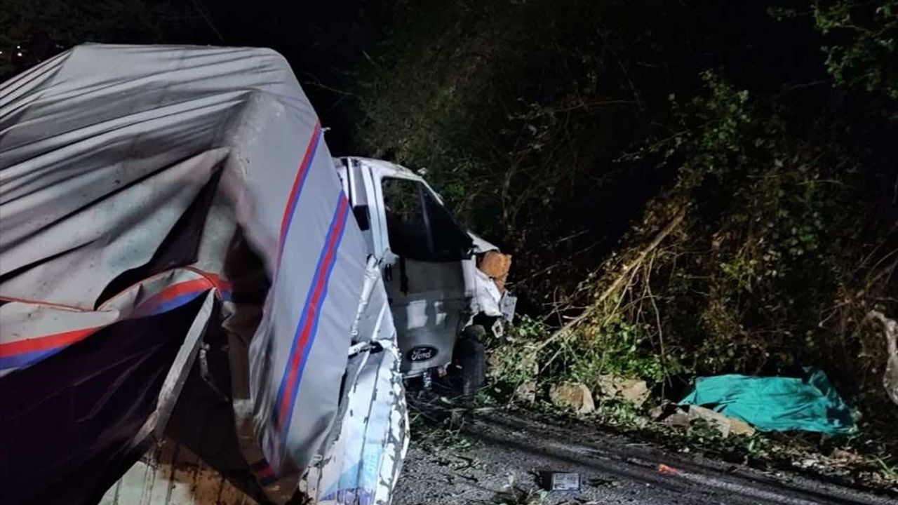 Giresun'da Uçuruma Yuvarlanan Kamyonette 1 Kişi Hayatını Kaybetti, 1 Kişi Yaralandı