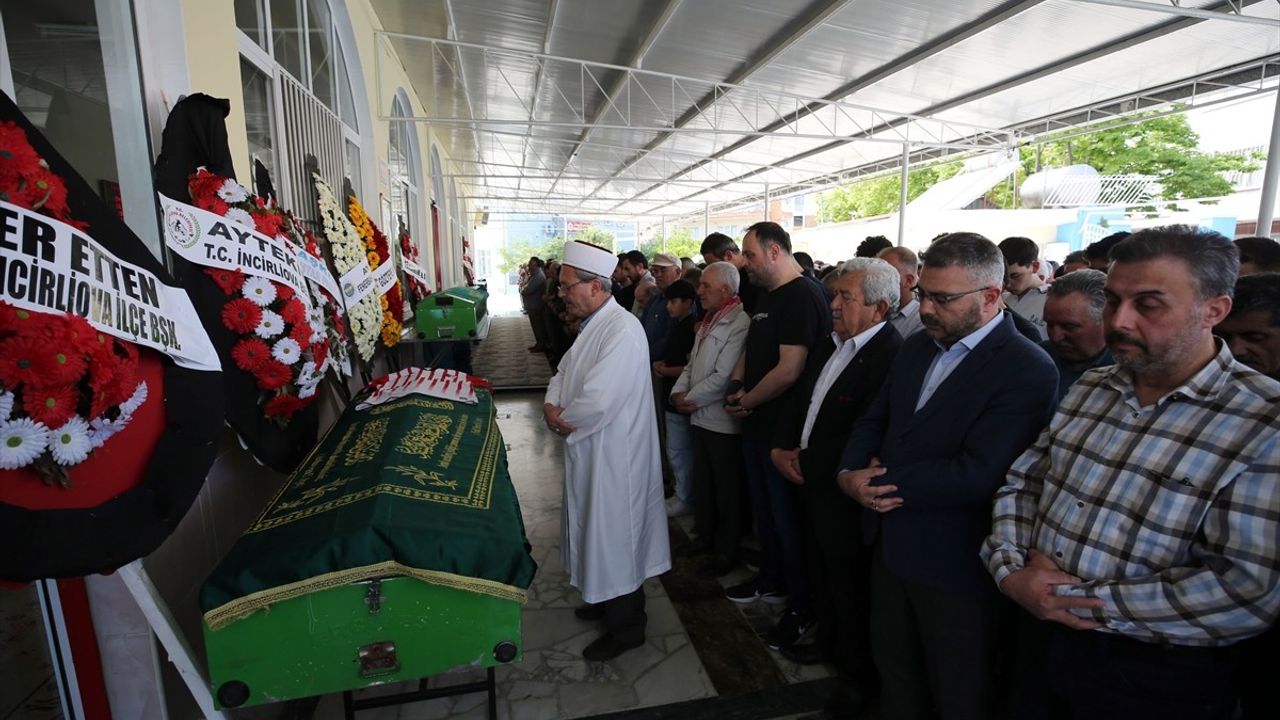 Göztepe'nin Eski Futbolcusu İbrahim Ertin Son Yolculuğuna Uğurlandı