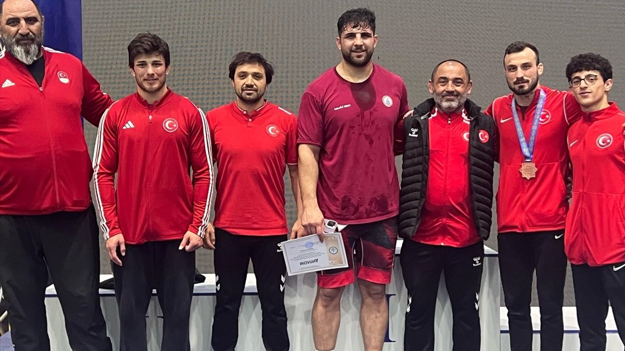 Grekoromen Güreş Milli Takımı, Kazakistan'da 5 Madalya Kazandı