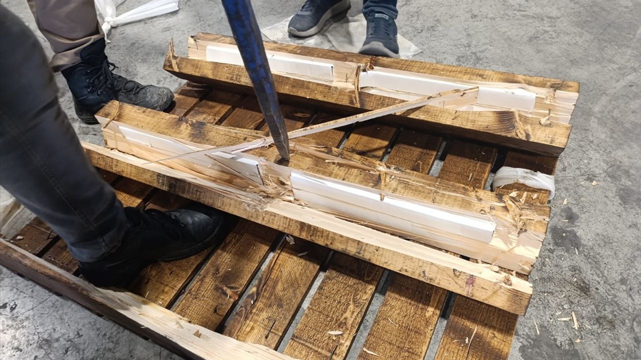 Gümrük Muhafaza Ekipleri Üç Operasyonda 182 Kilogram Uyuşturucu Ele Geçirdi