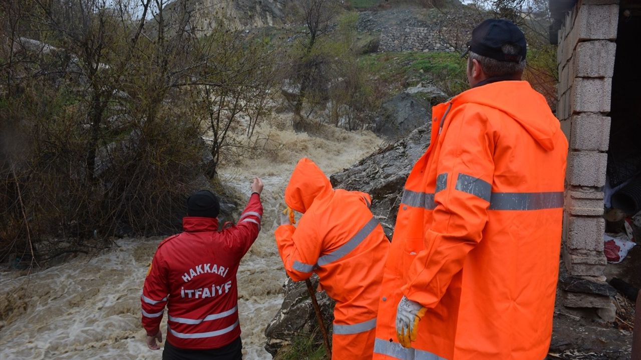 Hakkari'de Kaybolan 60 Yaşındaki Kadın İçin Arama Çalışmaları Başlatıldı