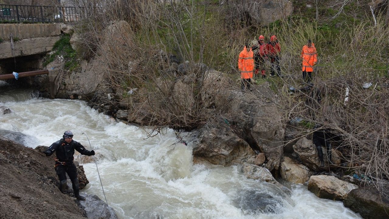 Hakkari'de Kayıp Kadın Feleknaz Keskin'in Arama Çalışmaları Devam Ediyor