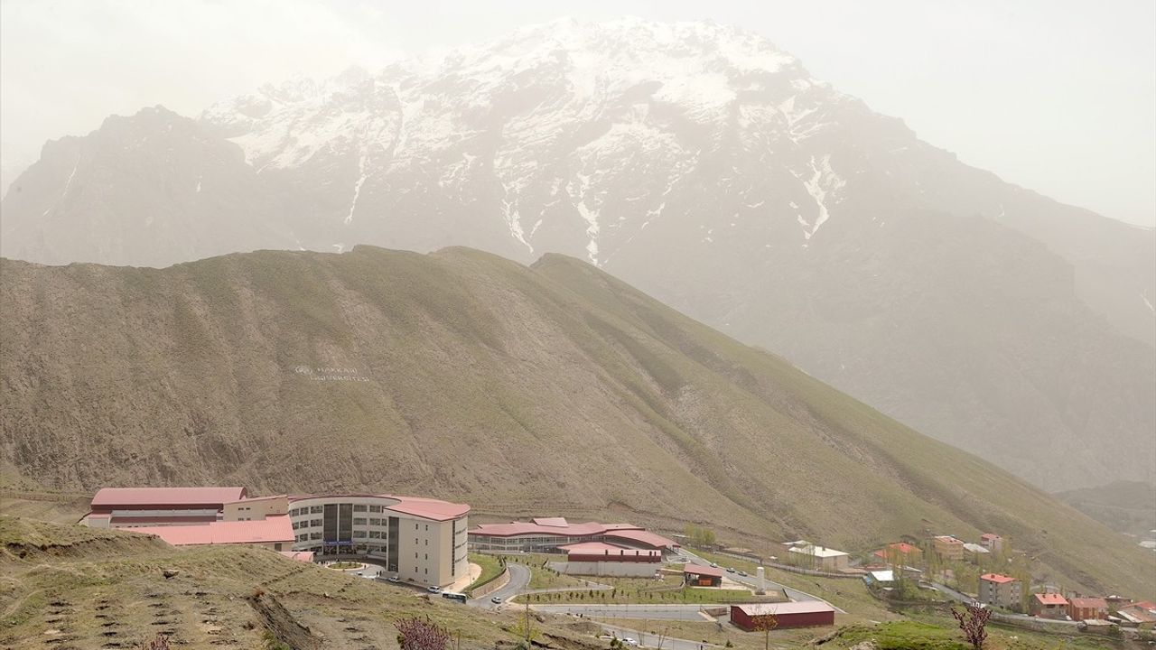Hakkari'de Toz Taşınımı Hayatı Olumsuz Etkiliyor