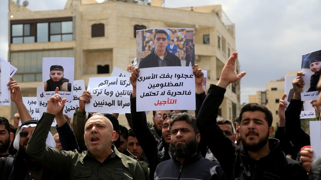 Halep'te PKK/YPG Tarafından Kaçırılanların Yakınları Protesto Düzenledi