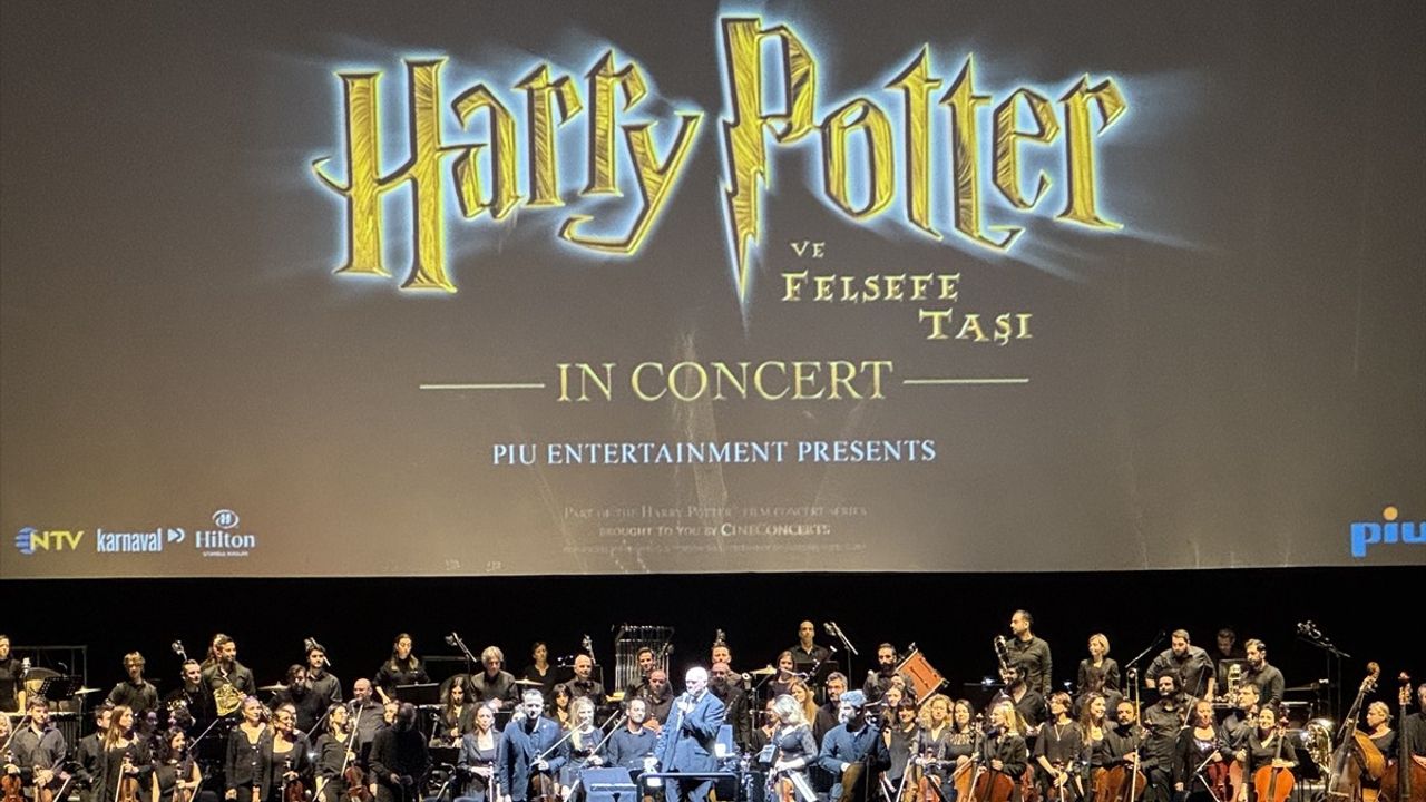 Harry Potter ve Felsefe Taşı Filmi Canlı Orkestra Eşliğinde İzlendi