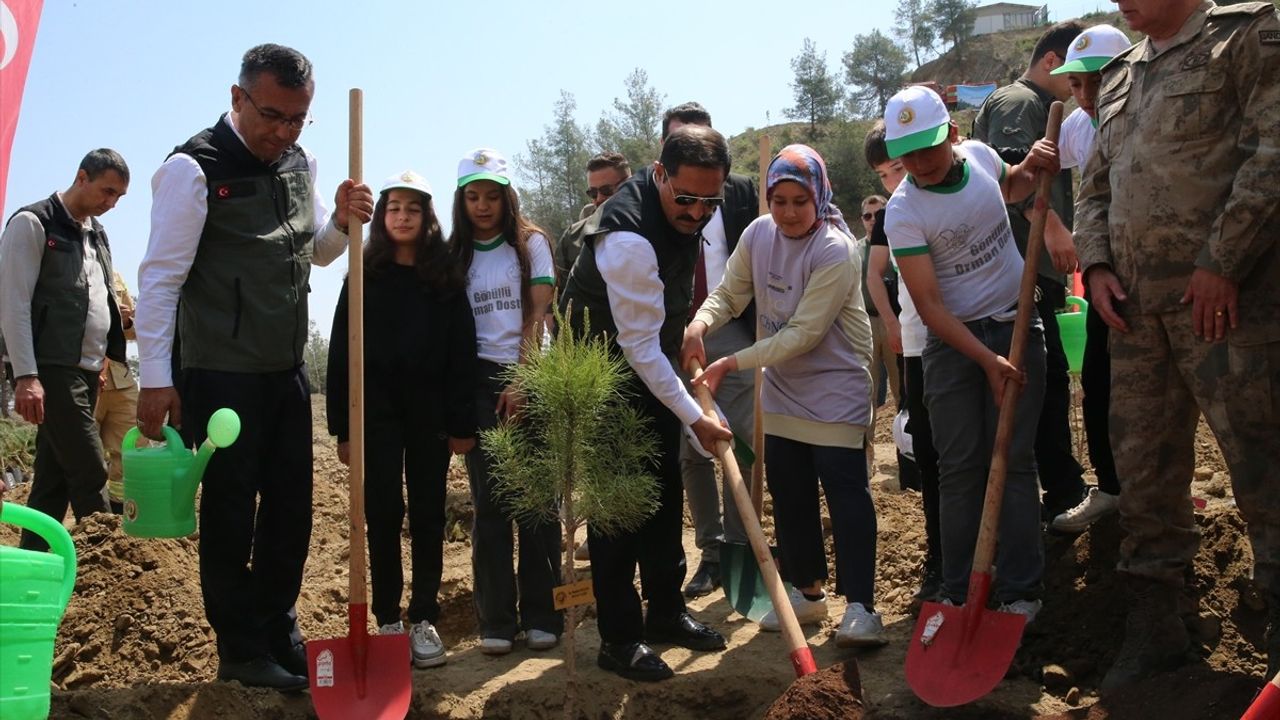 Hatay'da 2 Bin 100 Fidan, Deprem Şehitleri Anısına Dikildi