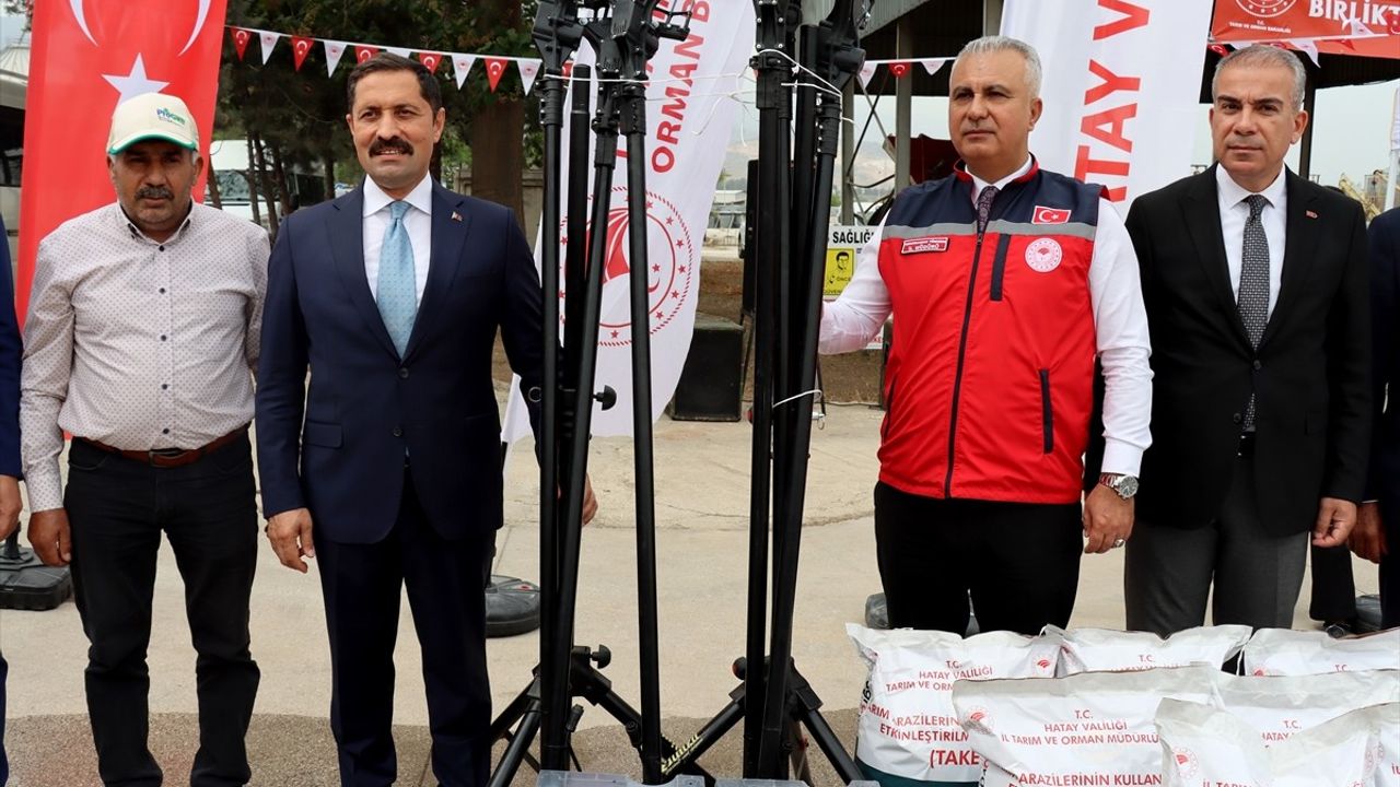 Hatay'da Depremzede Çiftçilere Tohum ve Zeytin Hasat Makinesi Desteği