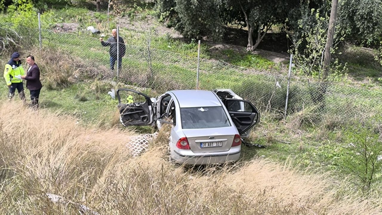 Hatay'da İki Otomobilin Çarpışması: 1 Ölü, 3 Yaralı