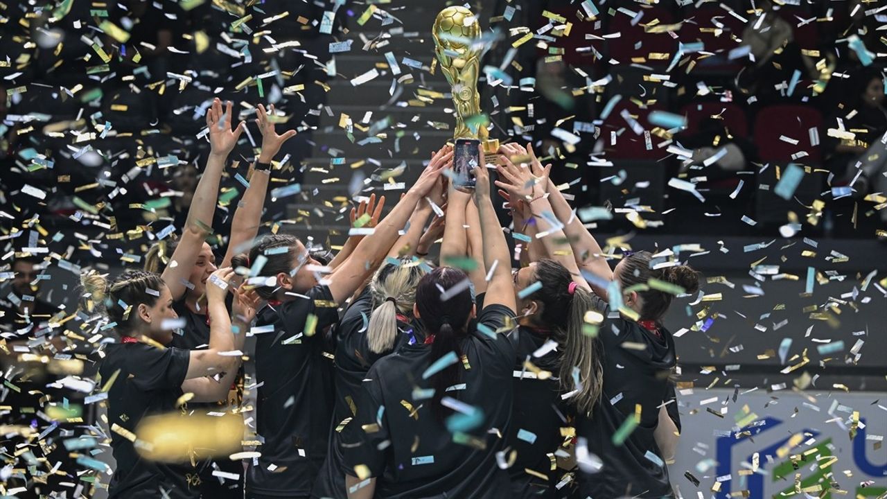 Hentbol Kadınlar 1. Lig'de Şampiyon Polatlı Belediyesi SK Oldu