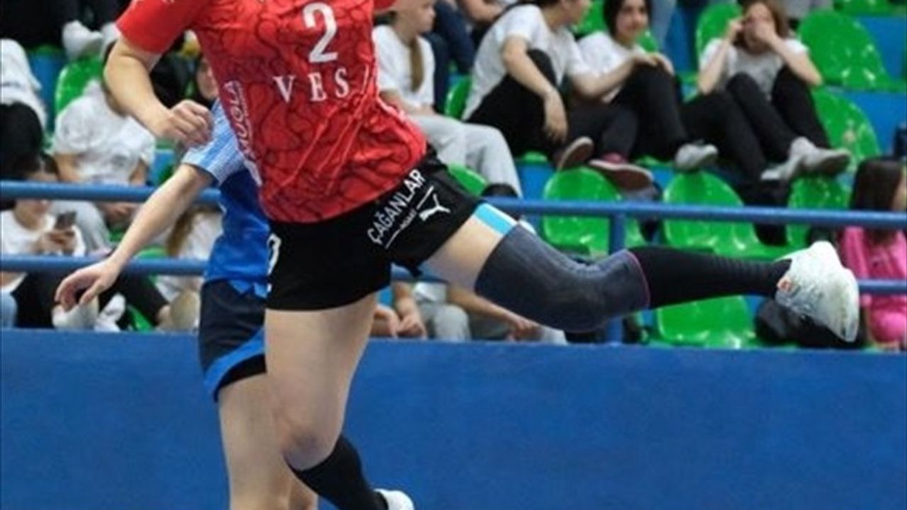 Hentbol Kadınlar Süper Lig Play-Off 1-4 Etabı: Armada Praxis Yalıkavak Üsküdar Belediyespor'u Farklı Geçti