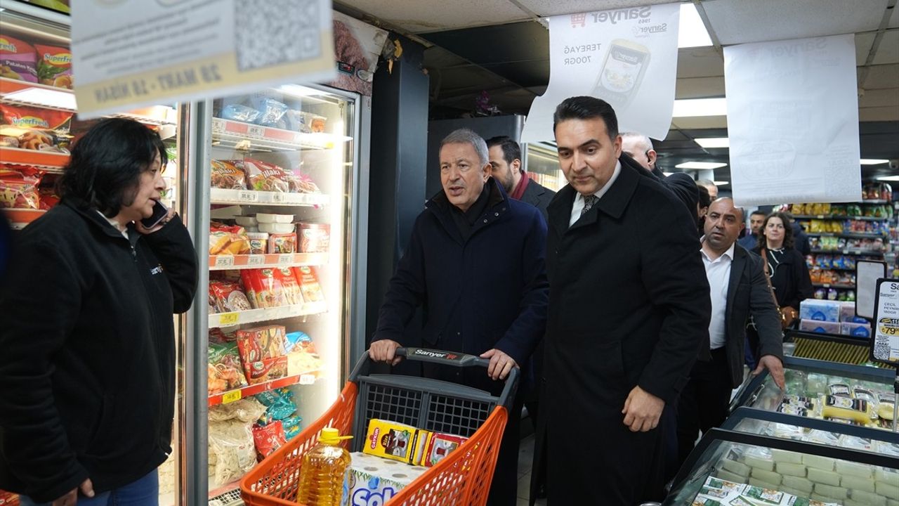 Hulusi Akar, Boykot Çağrılarına Tepki Gösterdi