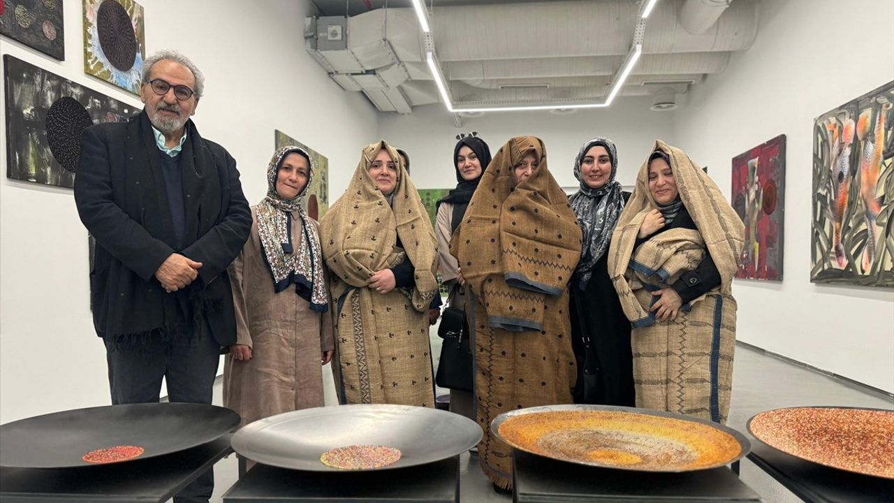 Hüsamettin Koçan'ın 'Gölgenin Arkasındaki' Sergisi Sanatseverlerle Buluştu