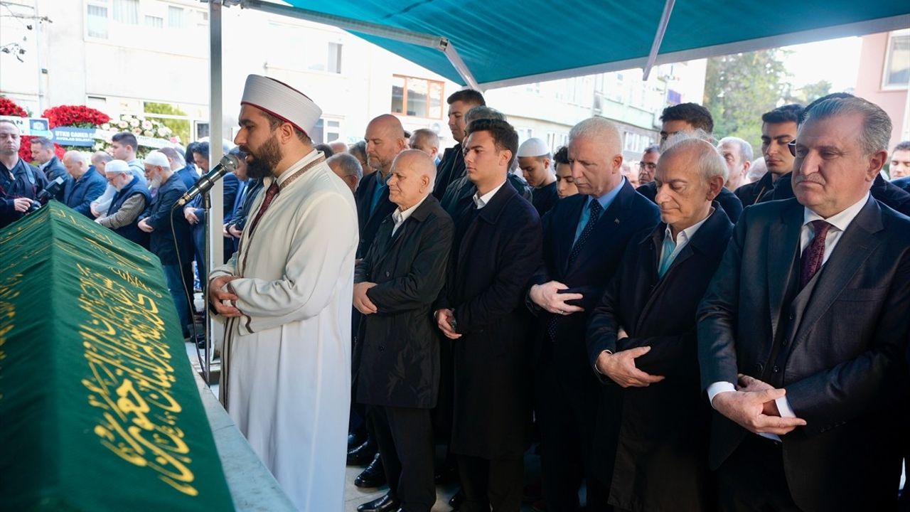 İBB AK Parti Grup Başkanvekili Zeynel Abidin Okul'un Babası Mustafa Okul Defnedildi