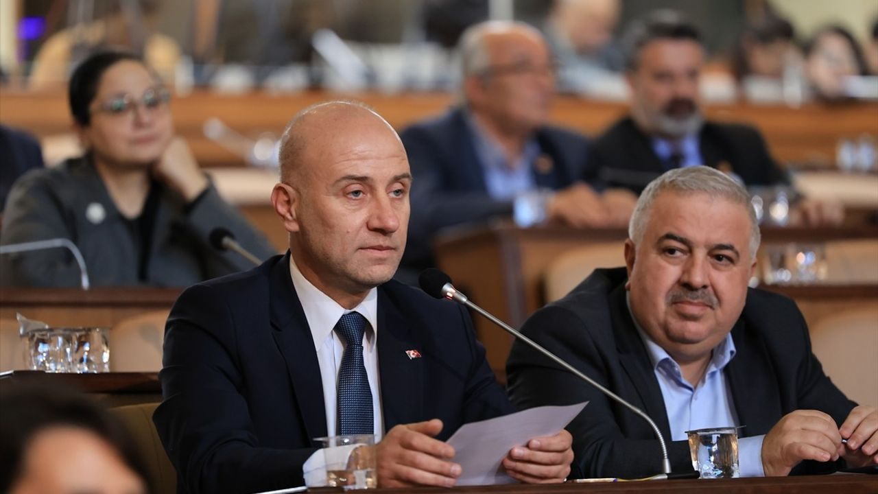 İBB Meclisinde İhalelerdeki Usulsüzlük İddialarına İlişkin Önergeler Reddedildi