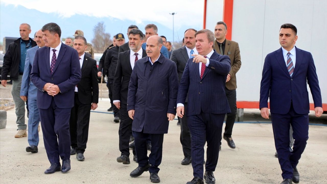 İçişleri Bakan Yardımcısı Aktaş, Erzincan'da Sahipsiz Hayvanların Yaşam Alanını İnceledi