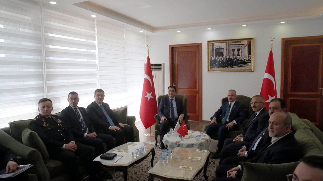 İçişleri Bakan Yardımcısı Bülent Turan, Tokat'ta Hayvan Barınakları Üzerine Konuştu