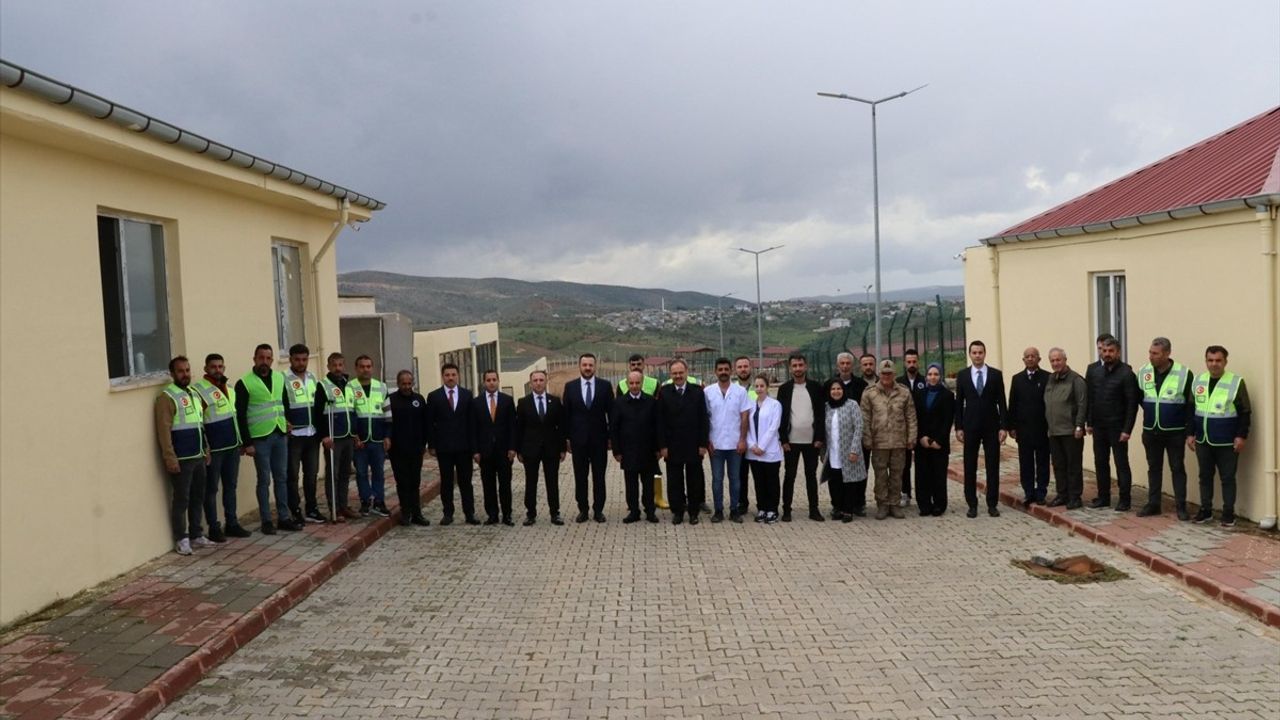 İçişleri Bakan Yardımcısı Mehmet Aktaş, Siirt'teki Ziyaretlerinde Şehit Ailelerini Unutmadı
