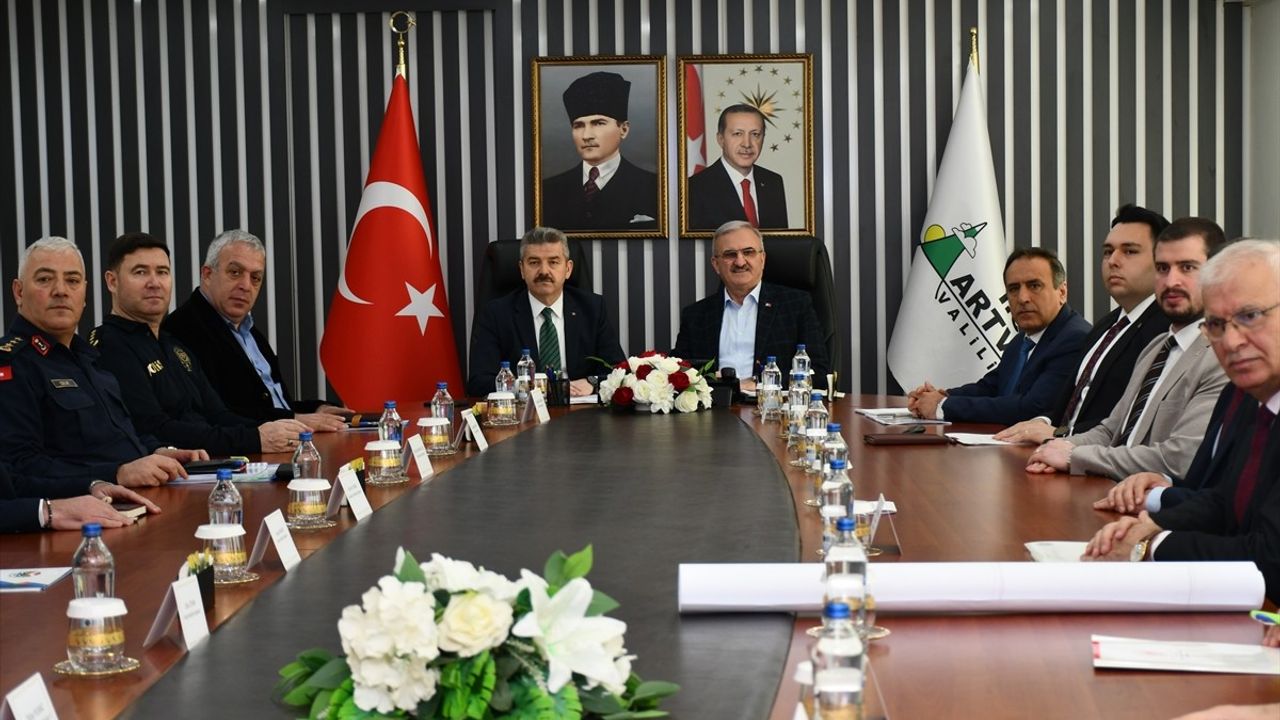 İçişleri Bakan Yardımcısı Münir Karaloğlu, Artvin'de Hayvanları Koruma Toplantısına Katıldı