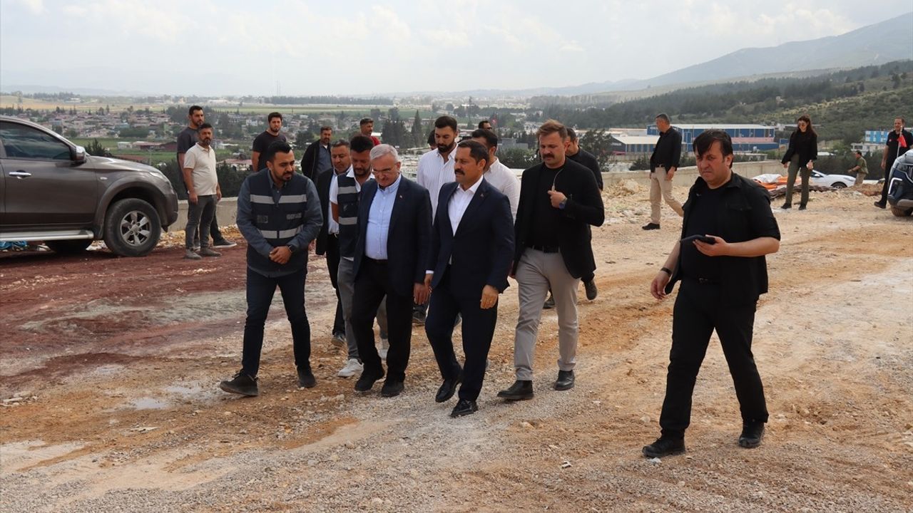 İçişleri Bakan Yardımcısı Münir Karaloğlu, Hatay'da Deprem Sonrası İncelemelerde Bulundu