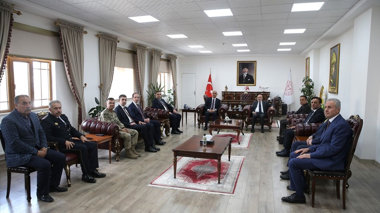 İçişleri Bakan Yardımcısı Sağlam, Muş'ta Sokak Hayvanları İçin Barınak Temelini Attı