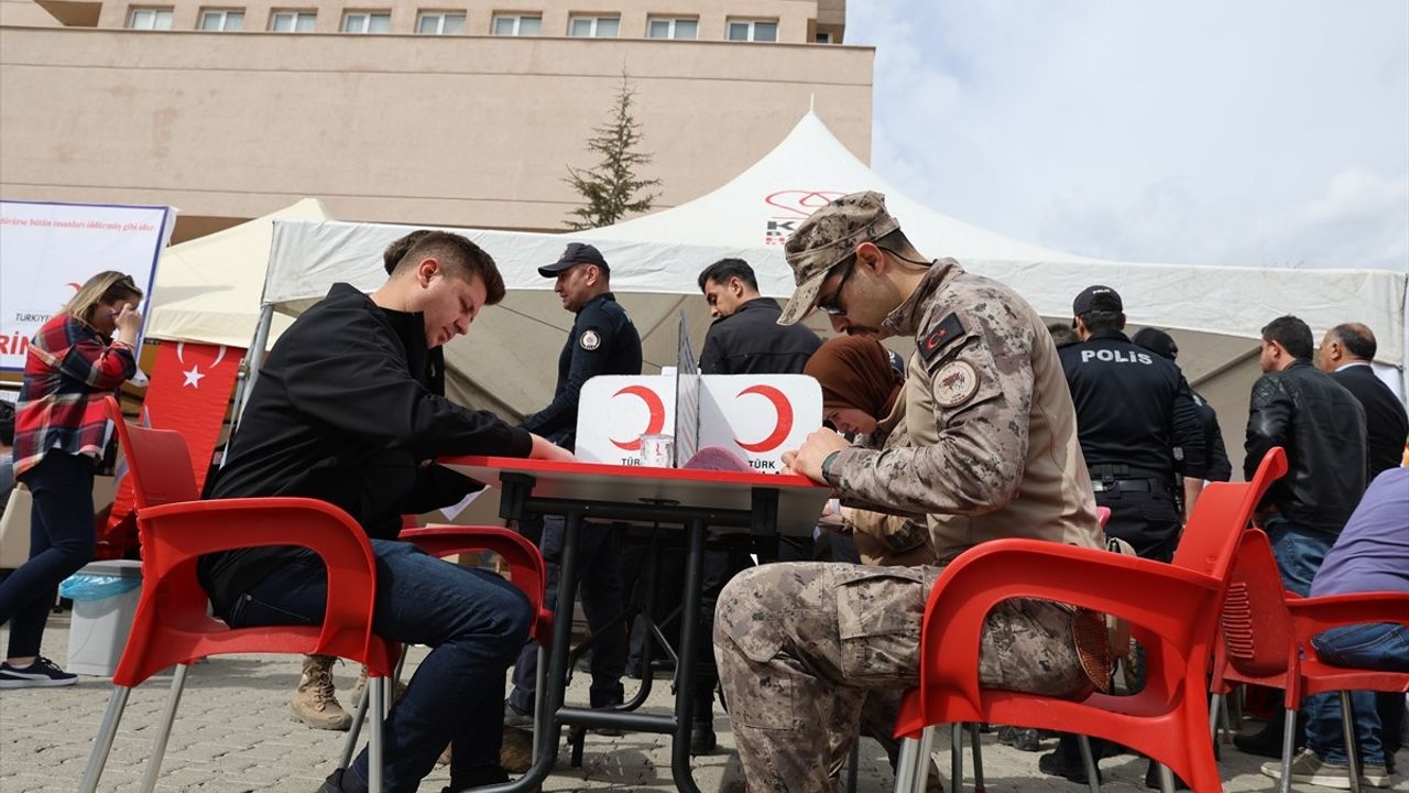 Iğdır Emniyet Personeli, Polis Haftası'nda Kan Bağışında Bulundu