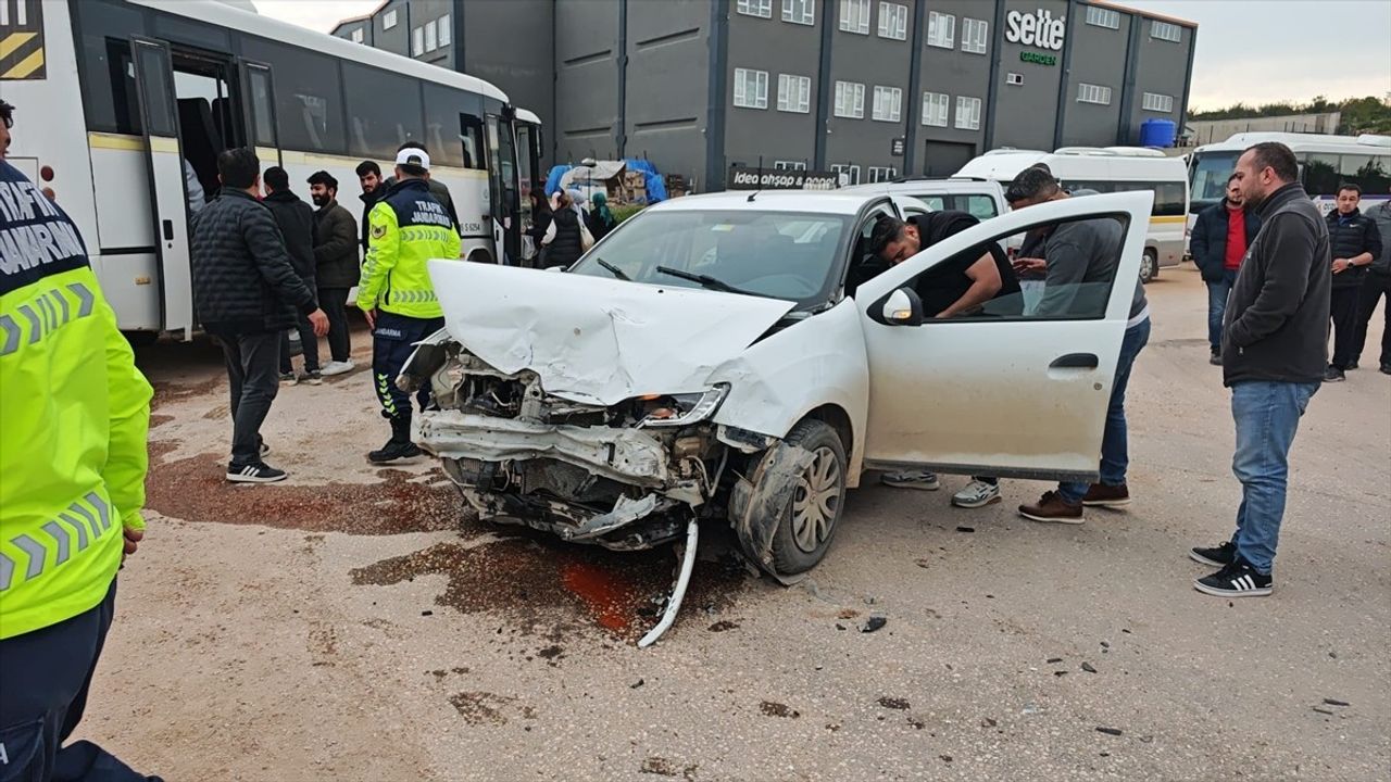 İnegöl'de Otomobil Kazasında 4 Kişi Yaralandı