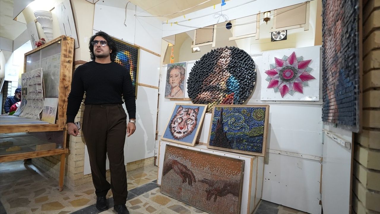 Iraklı Ressam Kerim Selman, Çivi ve Piksel Sanatıyla Sıra Dışı Eserler Yaratıyor