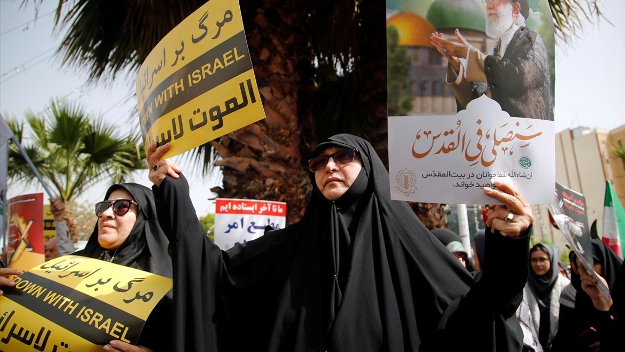 İran'ın Başkenti Tahran'da Gazze Saldırılarına Protesto