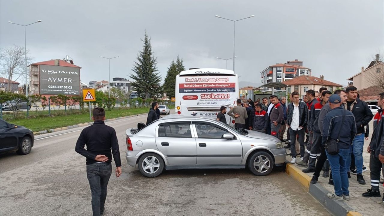 Isparta'da Otomobil ve Halk Otobüsü Çarpıştı: 1 Ölü, 3 Yaralı