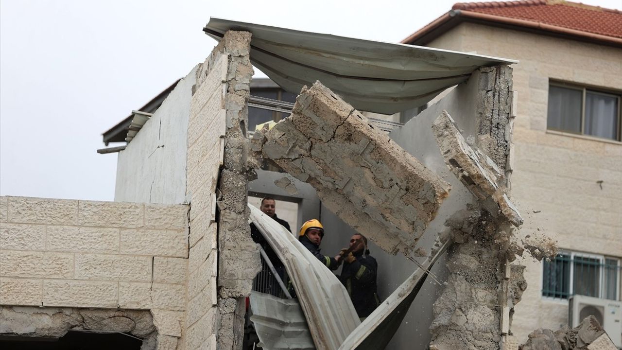 İsrail, Batı Şeria ve Doğu Kudüs'te Filistinlilere Ait Yapıları Yıktı