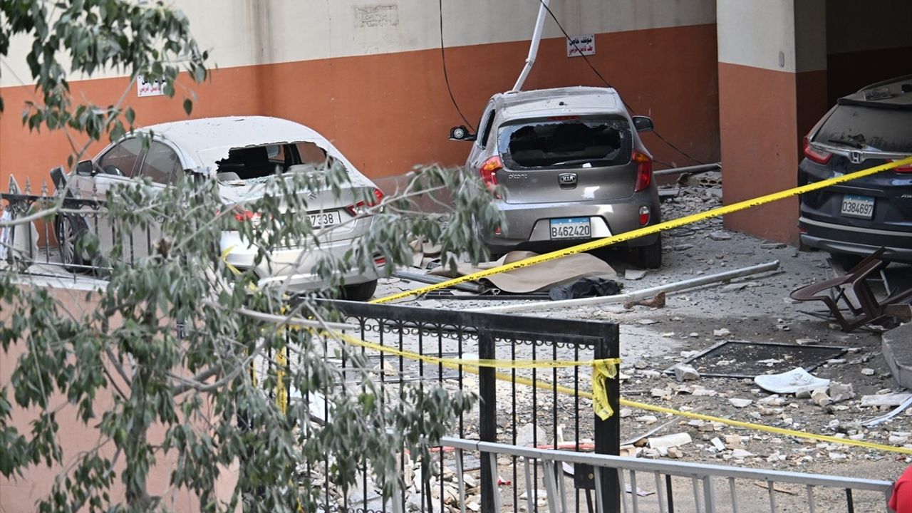 İsrail'in Beyrut'un Güneyine Düzenlediği Hava Saldırısında 3 Kişi Hayatını Kaybetti