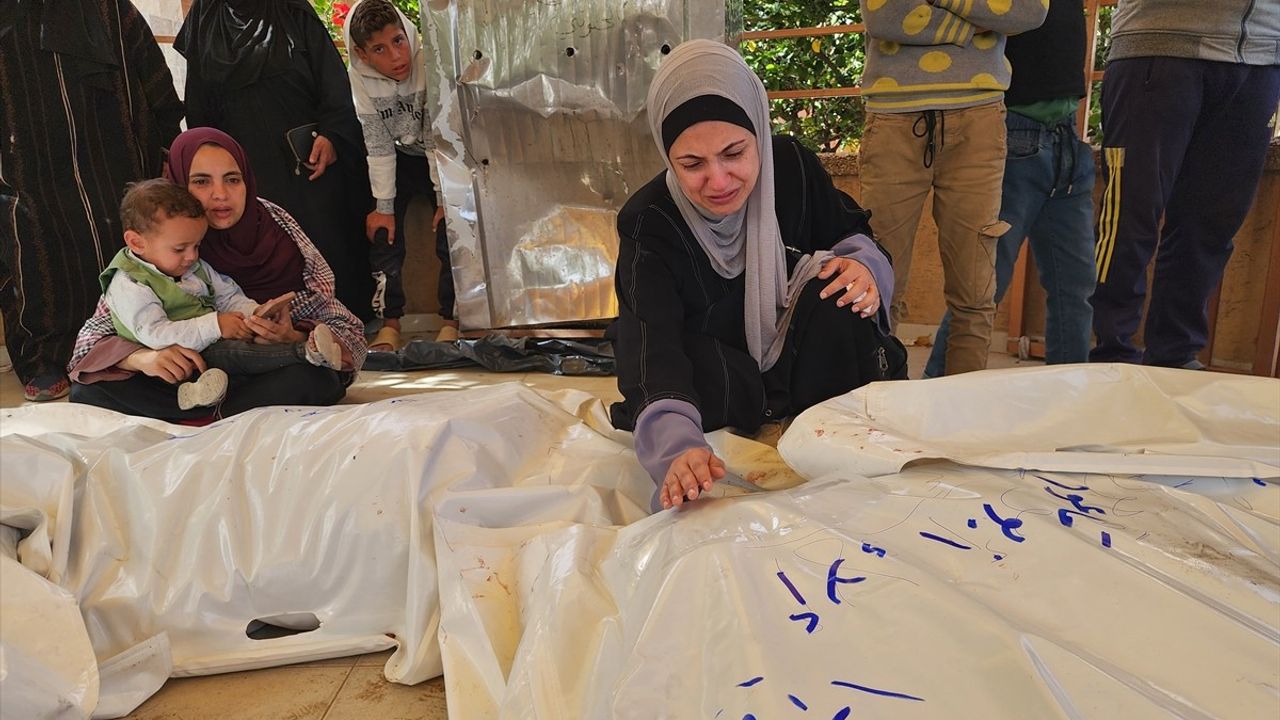 İsrail'in Gazze Şeridi'ne Düzenlediği Saldırılarda 21 Filistinli Hayatını Kaybetti