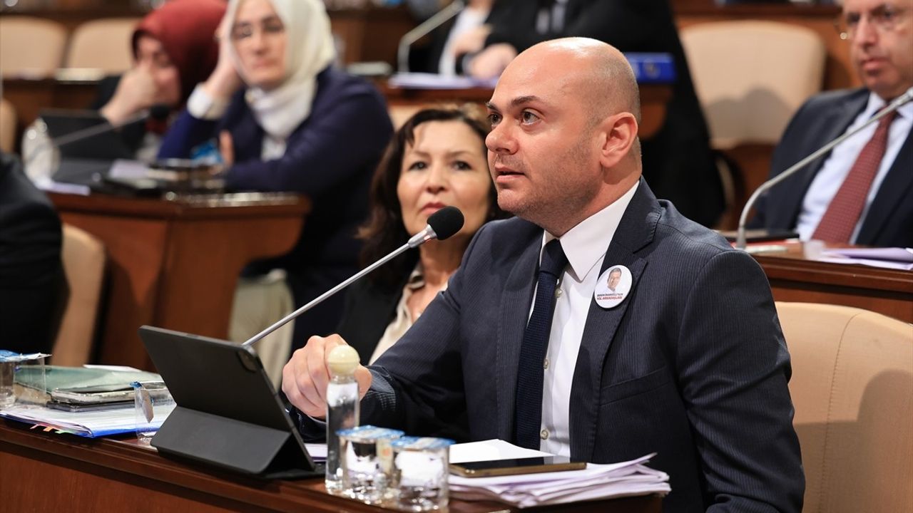 İstanbul Büyükşehir Belediyesi Meclisi'nde Yolsuzluk Araştırma Komisyonu Teklifi Reddedildi