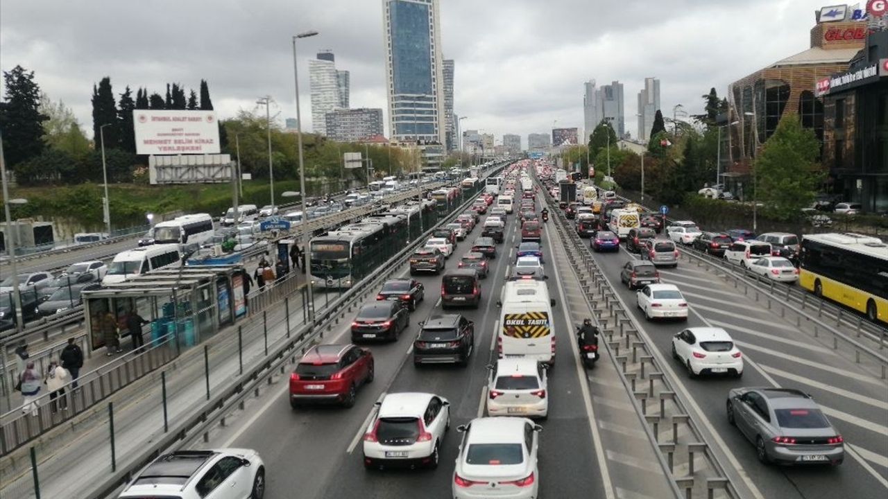 İstanbul'da Akşam Saatlerinde Trafik Yoğunluğu