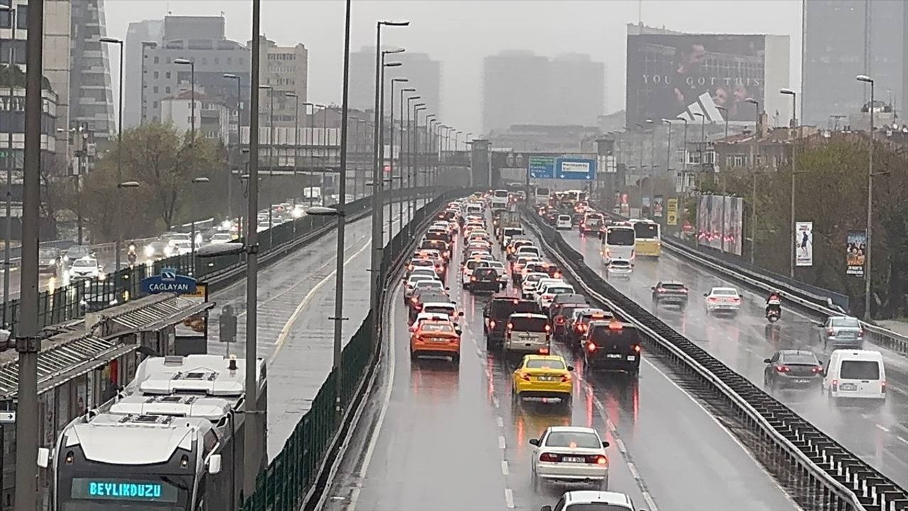İstanbul'da Bayram Tatilinin Son Gününde Trafik Yoğunluğu