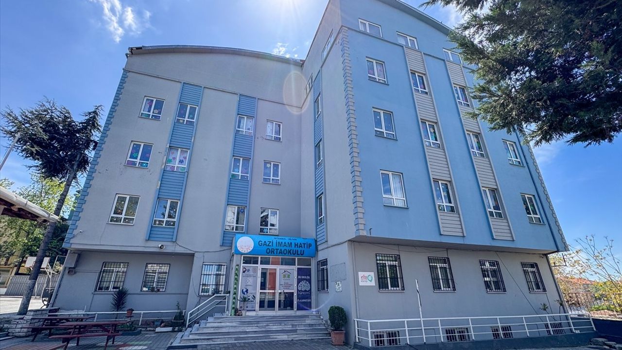 İstanbul'da Deprem Nedeniyle 4 Okul Boşaltıldı