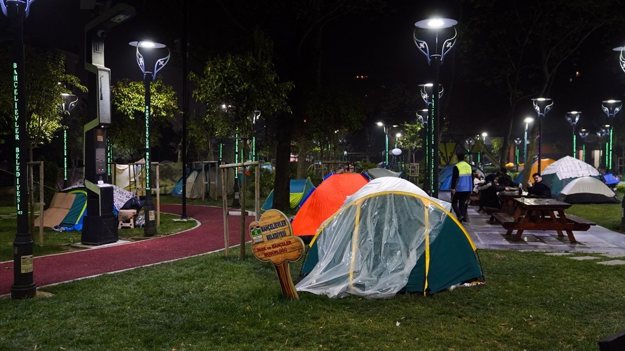 İstanbul'da Deprem Sonrası Dışarıda Geçirilen Geceler