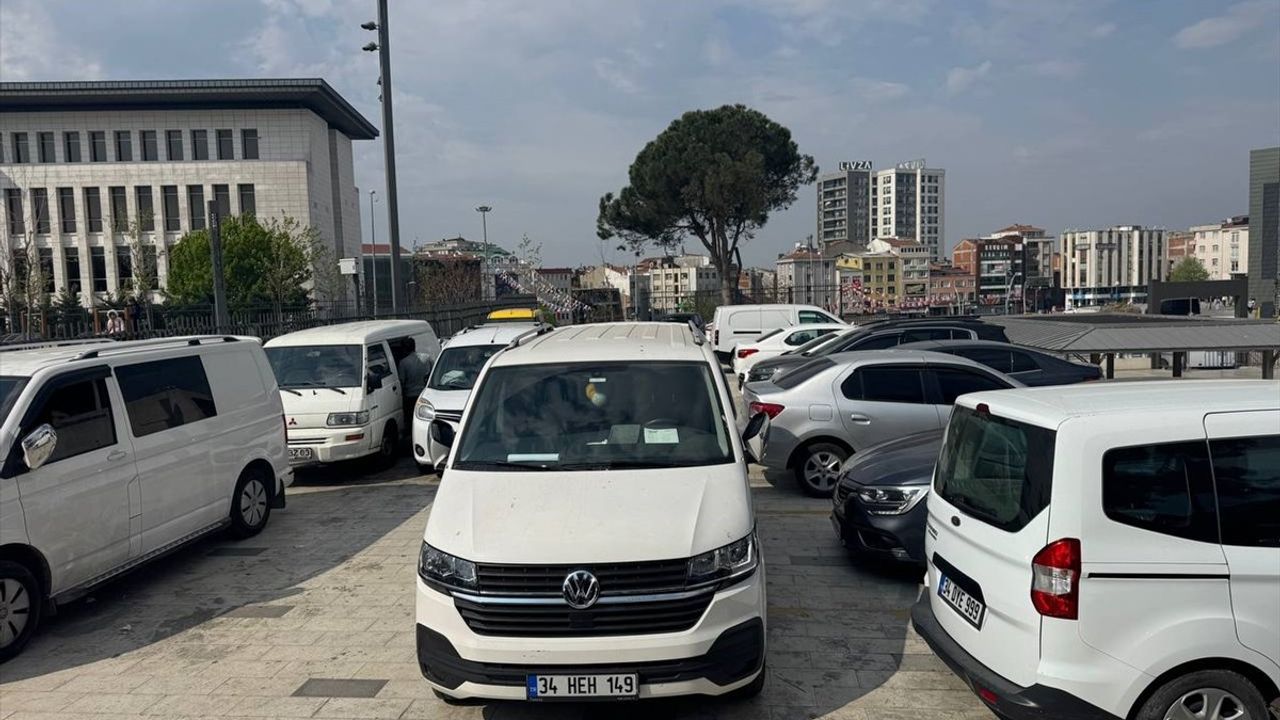 İstanbul'da Deprem Sonrası Parklarda Kalmayı Tercih Eden Vatandaşlar