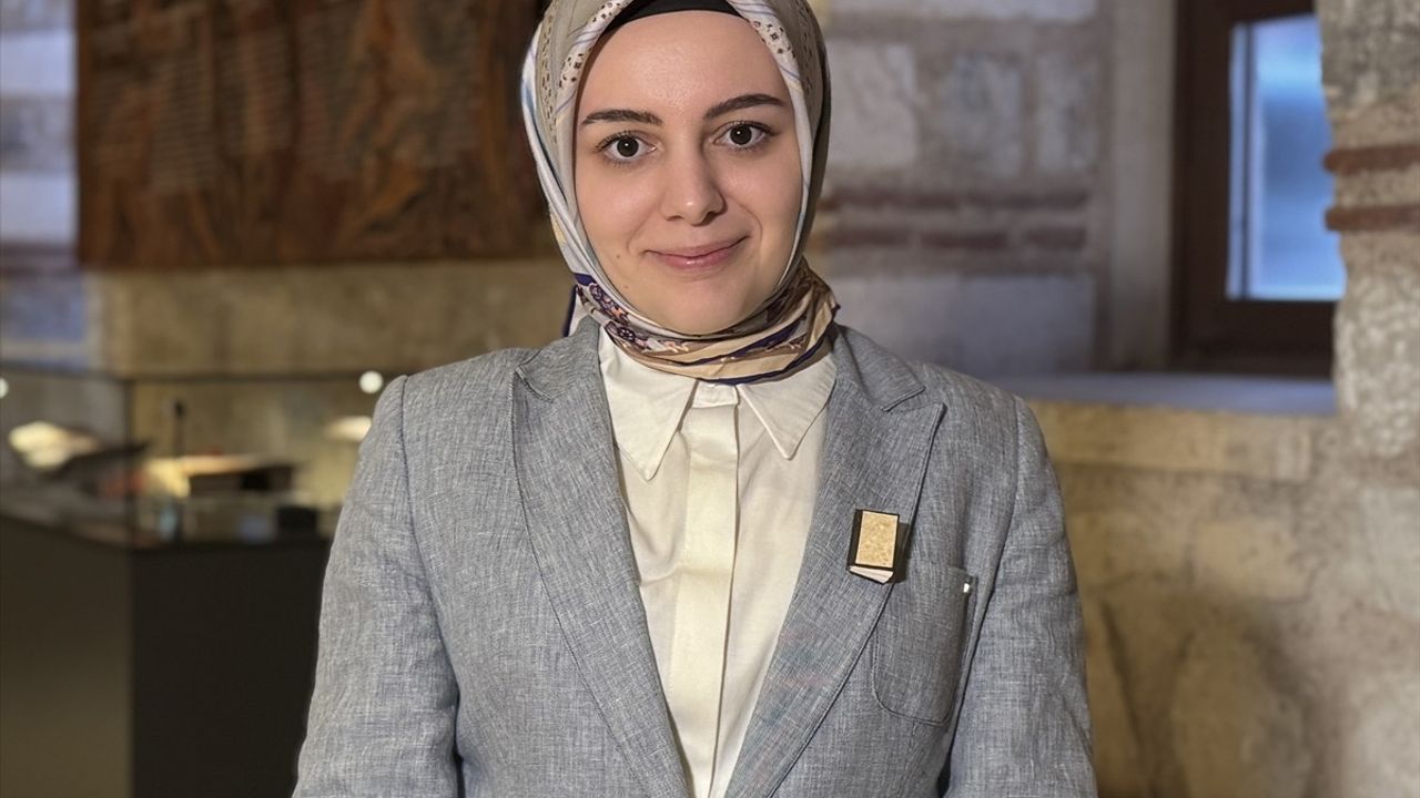 İstanbul'da Ebru Sanatını Keşfedin: 'Suya Saklanan Renkler' Sergisi