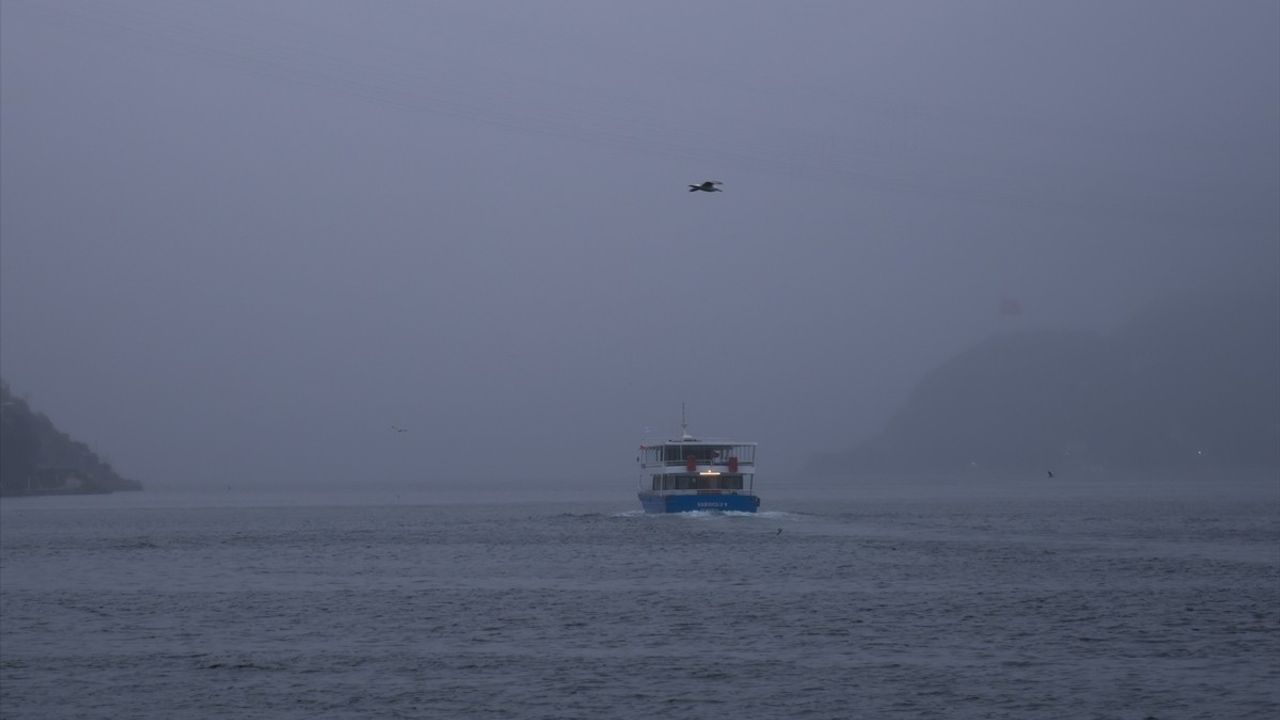 İstanbul'da Hava Sıcaklığının Düşmesiyle Sis Etkili Oluyor