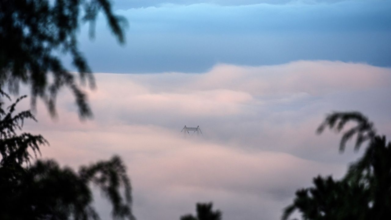 İstanbul'da Hava Sıcaklıklarının Düşmesiyle Sis Etkili Oldu