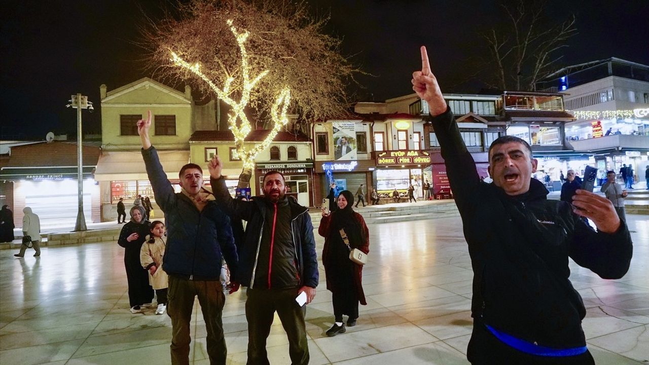 İstanbul'da İsrail'in Gazze'ye Saldırılarına Tekbirle Protesto