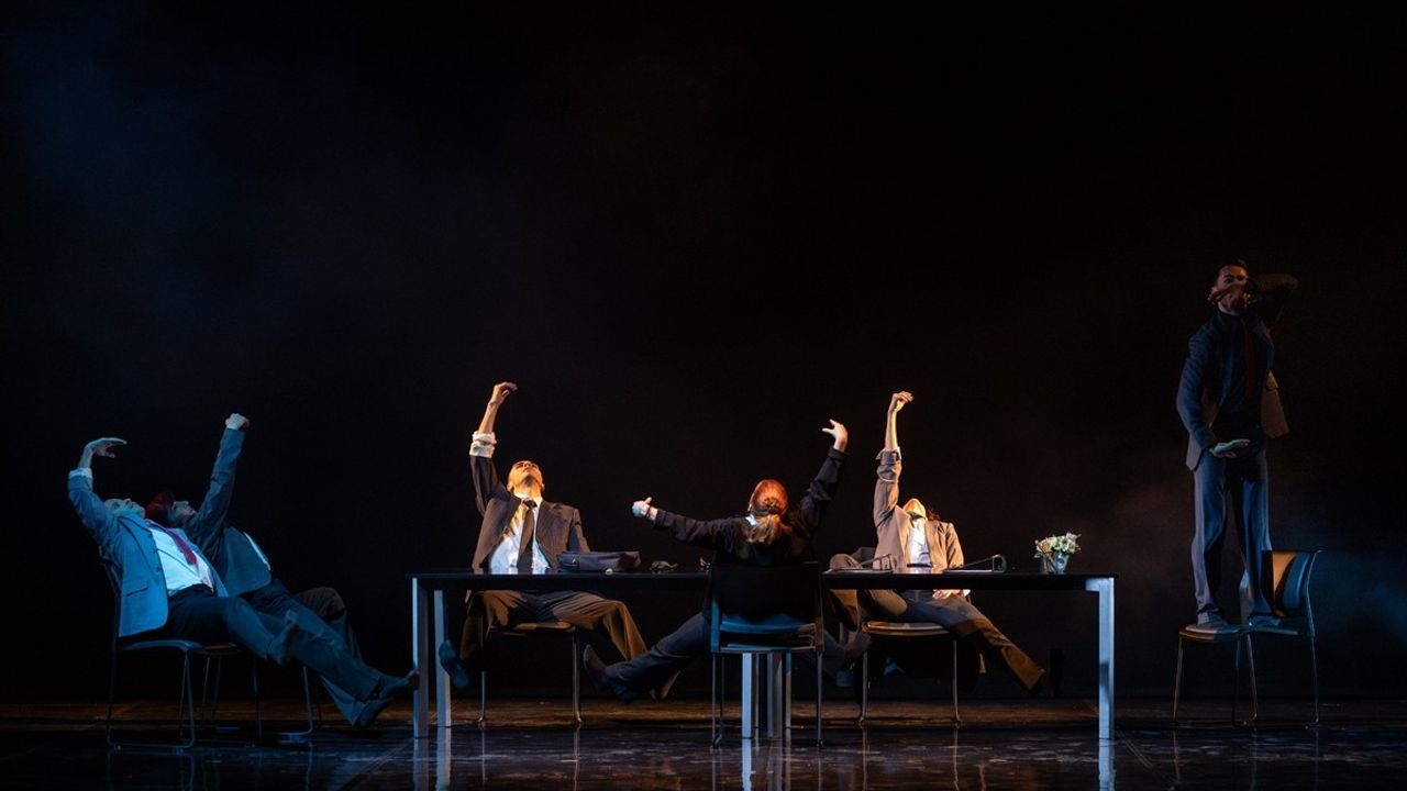 İstanbul'da Modern Dansla Yeniden Yorumlanan 'Apollo ve Dafne' Kantatının Prömiyeri Gerçekleşti