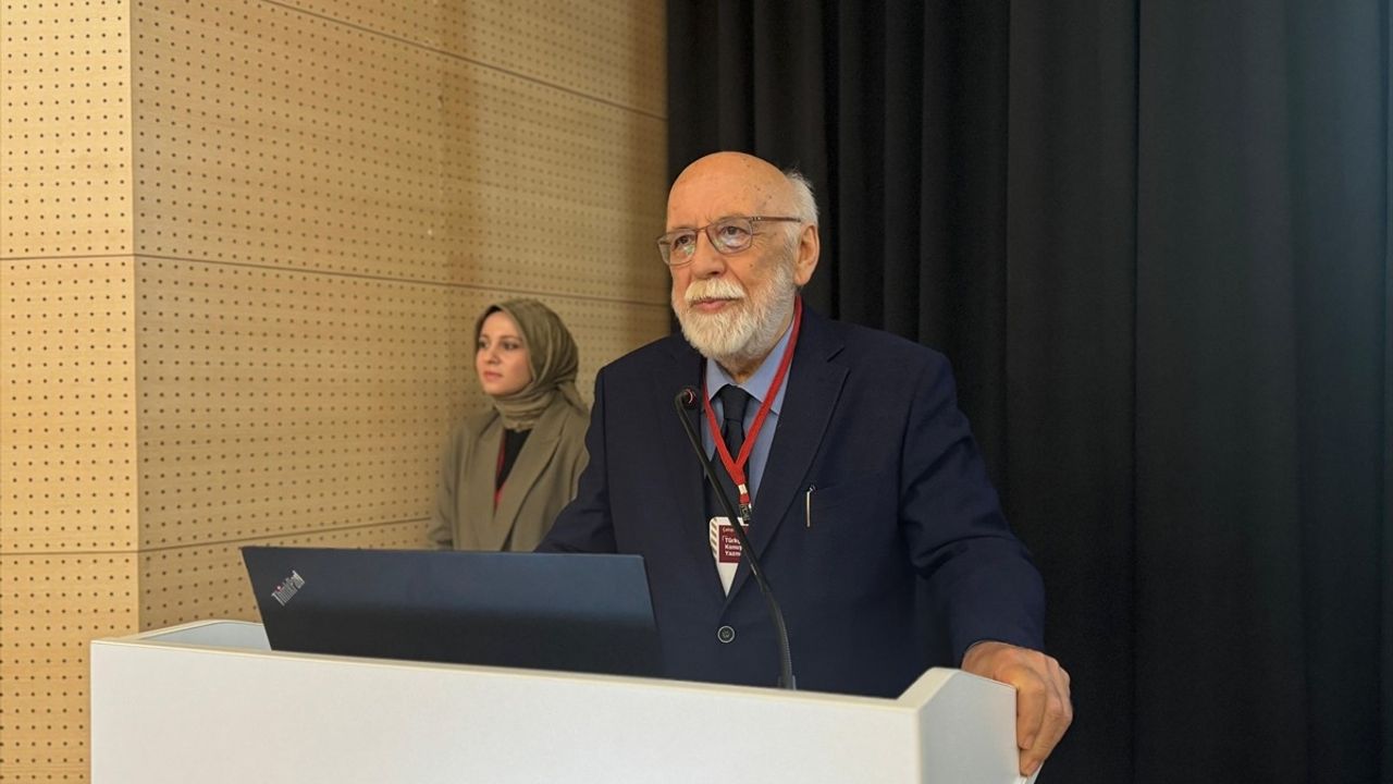 İstanbul'da 'Türkçe Düşünmek, Konuşmak ve Yazmak' Çalıştayı Gerçekleşti