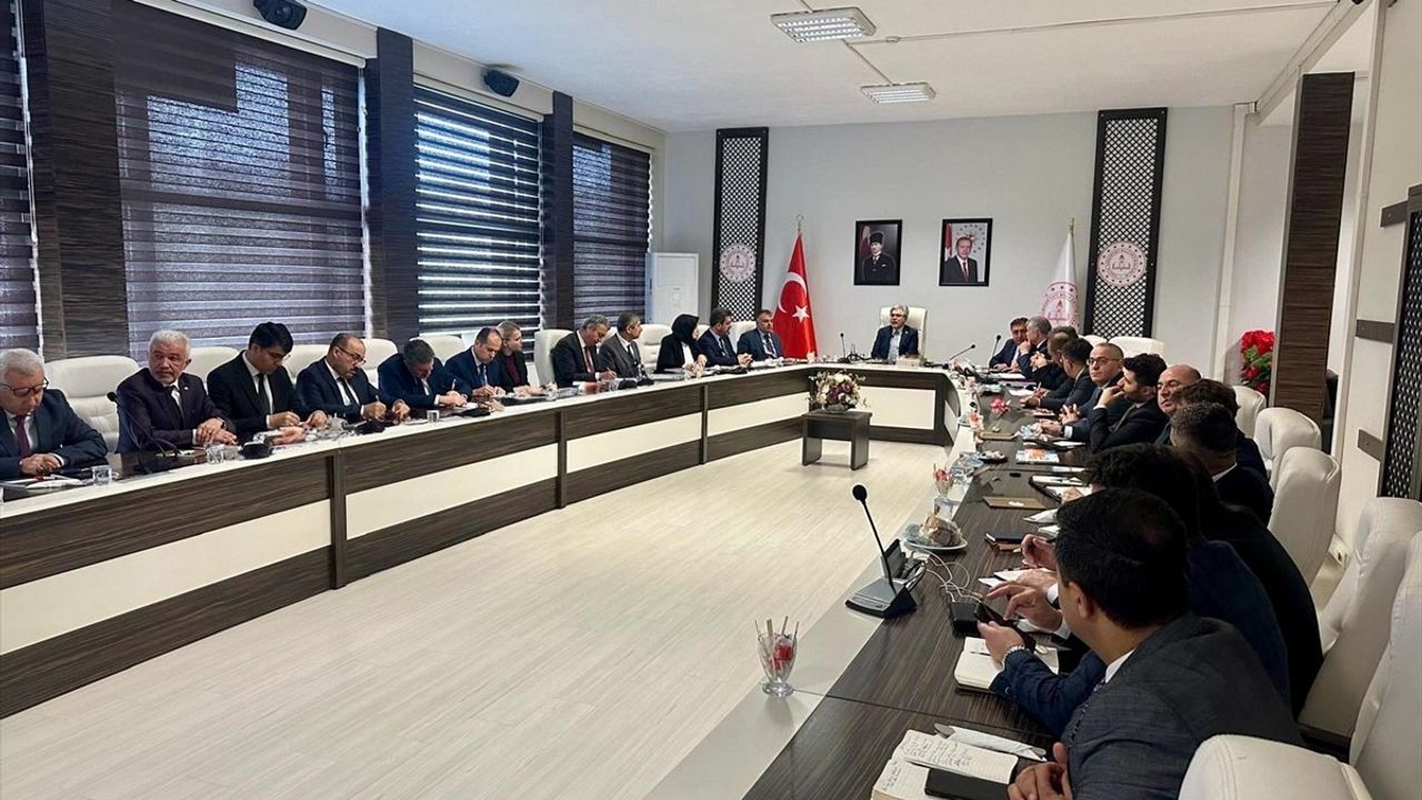 İstanbul'daki Deprem Sonrası Eğitim Camiasından Dayanışma Hareketi