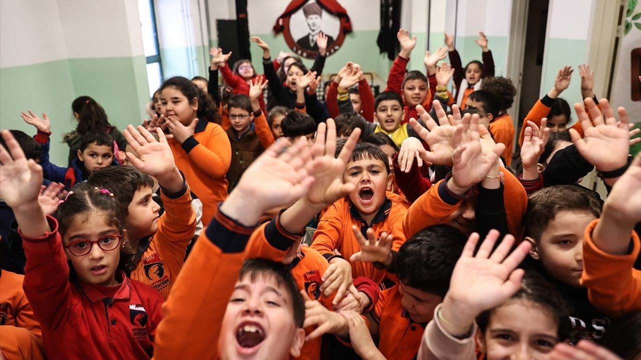 İstanbul'daki Öğrenciler Ara Tatilin Ardından Sınıflarda