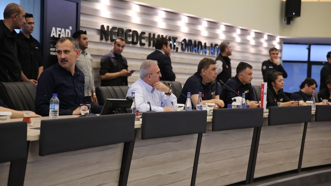 İstanbul Depremlerinin Ardından Türkiye Afet Müdahale Planı Toplantısı Yapıldı